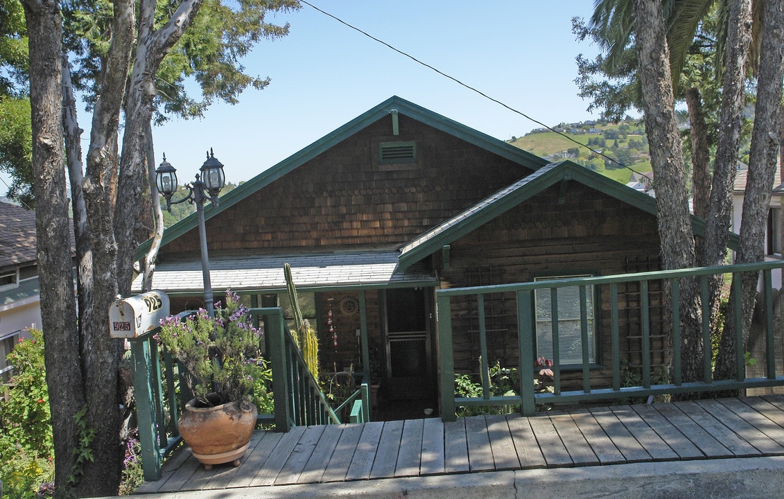 925 7th Ave in Crockett, CA - Building Photo