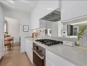 1340 N Harvard Blvd in Los Angeles, CA - Foto de edificio - Building Photo