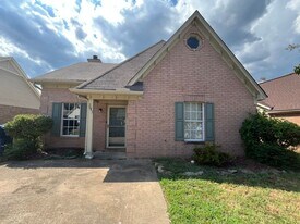 7043 Foxhall Dr in Horn Lake, MS - Building Photo