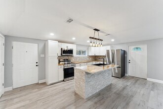 8576 E B Cooper Hwy in Riceboro, GA - Building Photo - Building Photo