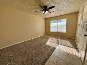 524 Strata Dr in Denton, TX - Foto de edificio - Building Photo