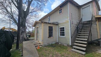 6502 W Montgomery Rd in Houston, TX - Building Photo