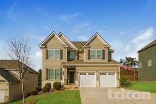 404 Ireland Ln in Dallas, GA - Building Photo