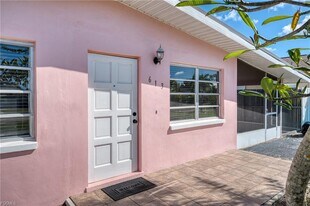 613 107th Ave N in Naples, FL - Building Photo