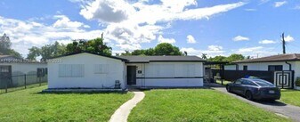 1430 NW 176th Ter in Miami, FL - Building Photo