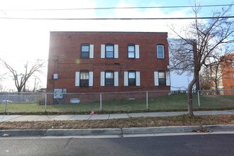 3201 Buena Vista Ter SE in Washington, DC - Building Photo - Building Photo