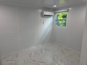 30705 SW 194th Ave in Homestead, FL - Foto de edificio - Building Photo