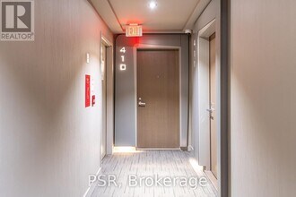 1 Bloor St E in Toronto, ON - Building Photo - Building Photo