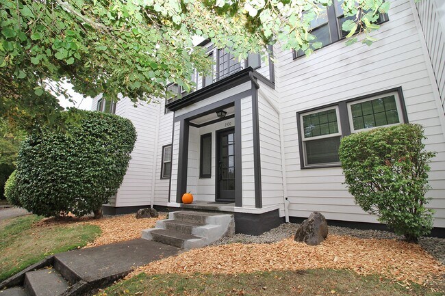 2330 SE 22nd Ave-Unit -1 in Portland, OR - Building Photo - Building Photo