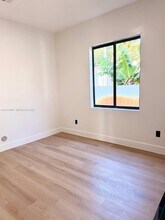 3371 NW 51st St in Miami, FL - Building Photo - Building Photo