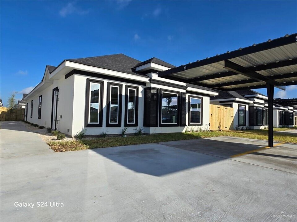 12 S Xanthia St in Alton, TX - Building Photo