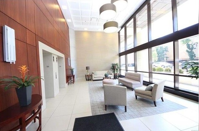 127 Greyrock Plz, Unit 902 in Stamford, CT - Foto de edificio