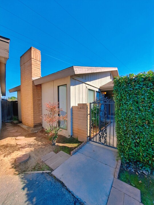 4593 N Emerson Ave in Fresno, CA - Building Photo