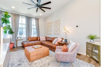 912 Brees Ct, Unit 1 in Atlanta, GA - Building Photo - Building Photo