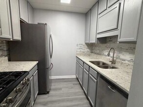 280 Shorewood Dr in Glendale Heights, IL - Building Photo - Building Photo