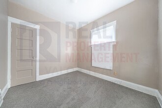 897 Stevenson Rd in Cleveland, OH - Building Photo - Building Photo