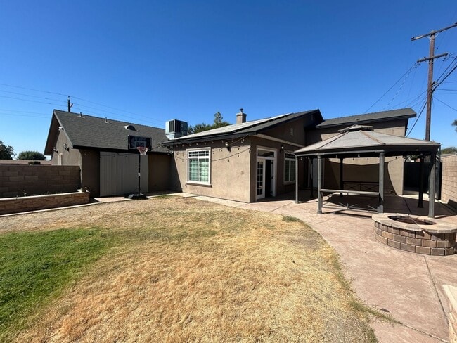 3301 Mount Vernon Ave in Bakersfield, CA - Building Photo - Building Photo