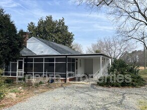 2032 N Main St in Fuquay Varina, NC - Building Photo - Building Photo