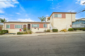 401-411 E Franklin Ave in El Segundo, CA - Building Photo - Building Photo