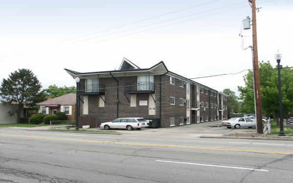 9307 Irving Park Rd in Schiller Park, IL - Building Photo - Building Photo