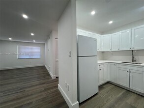 17255 SW 95th Ave in Palmetto Bay, FL - Foto de edificio - Building Photo