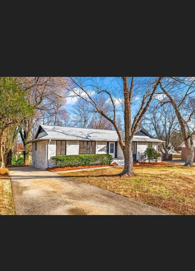 property at 2204 Dulaire Rd