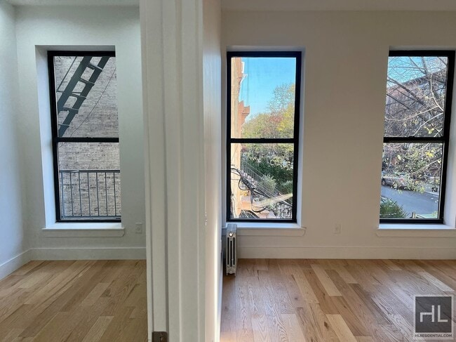 BEDFORD AVENUE in Brooklyn, NY - Foto de edificio - Building Photo