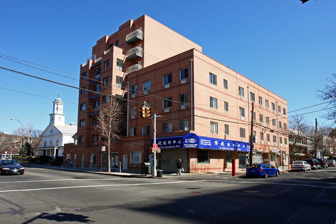 85-29 Broadway in Flushing, NY - Foto de edificio