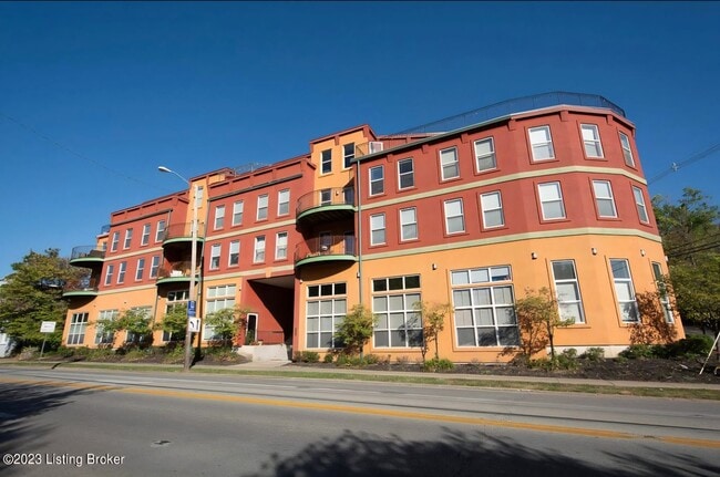 2411 Brownsboro Rd in Louisville, KY - Building Photo - Building Photo