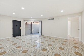 7924 Woodman Ave, Unit 3 in Panorama City, CA - Building Photo - Building Photo