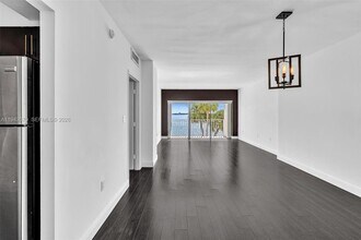 500 Bayview Dr in Sunny Isles Beach, FL - Building Photo - Building Photo