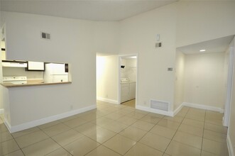 5646 Rock Island Rd, Unit 212 in Tamarac, FL - Building Photo - Building Photo