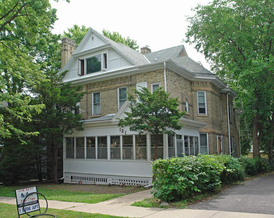 121 E Gilman St in Madison, WI - Building Photo