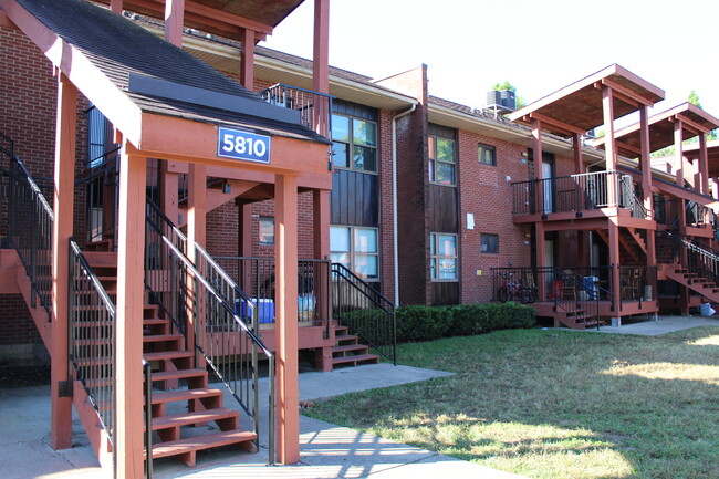 Maple Valley in Louisville, KY - Foto de edificio - Building Photo