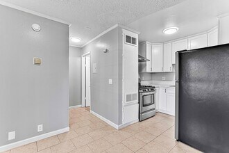 1826 Cerritos Ave, Unit A in Long Beach, CA - Foto de edificio - Building Photo