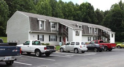 Sherwood Forest Apartments in Reidsville, NC - Building Photo - Building Photo