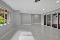 8325 SW 150th Dr in Palmetto Bay, FL - Foto de edificio - Building Photo