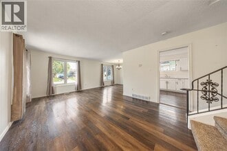 1025 Frost Ave in Sarnia, ON - Building Photo - Building Photo