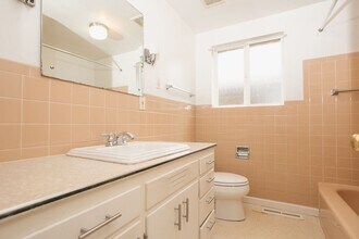 8045 20th Ave NE in Seattle, WA - Building Photo - Building Photo