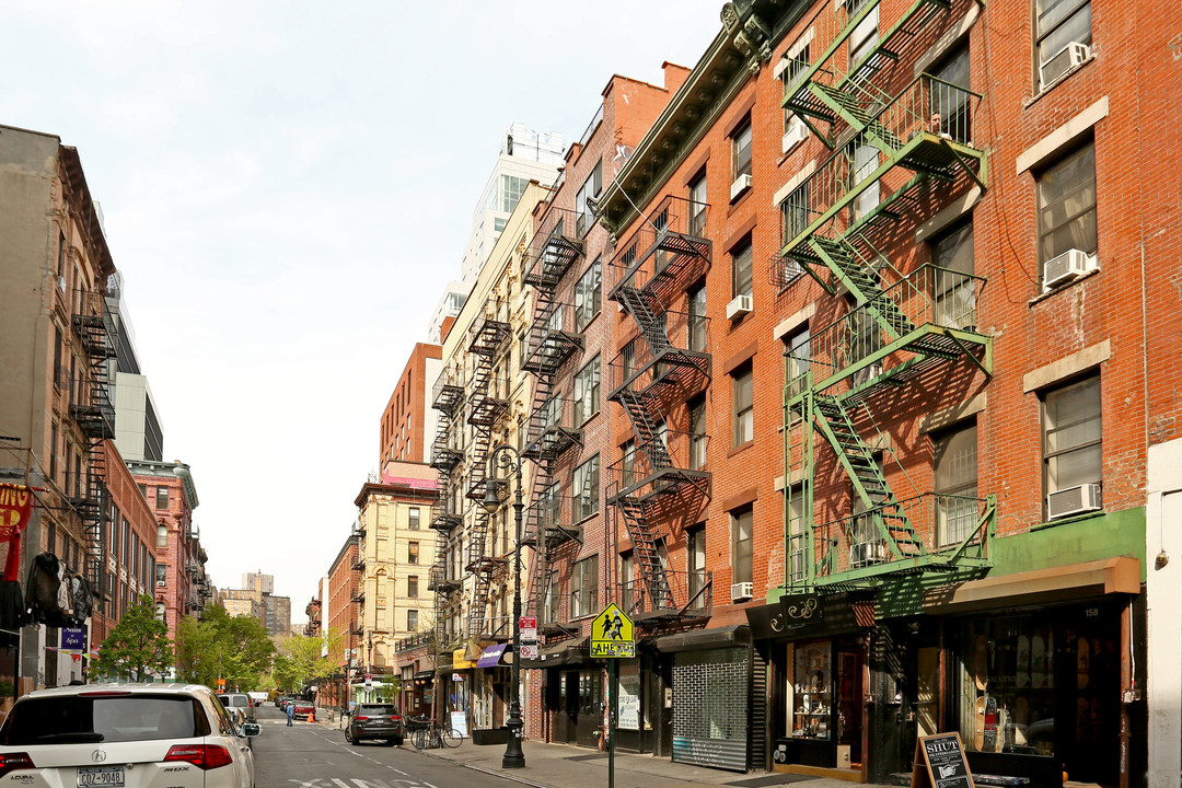 162 Orchard St in New York, NY - Building Photo