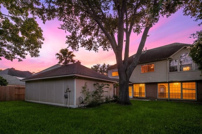 property at 4907 Canterbury Ln