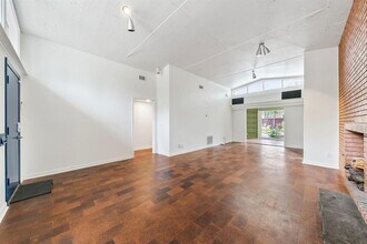 5221 W 43rd St in Houston, TX - Building Photo - Building Photo