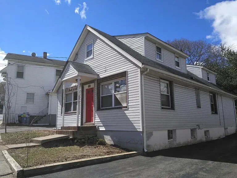 68 Ramapo Valley Rd, Unit First Floor in Mahwah, NJ - Building Photo
