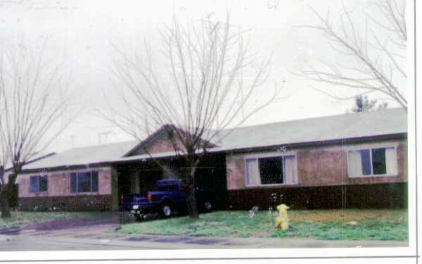 653-655 Mingo Way in Lathrop, CA - Building Photo