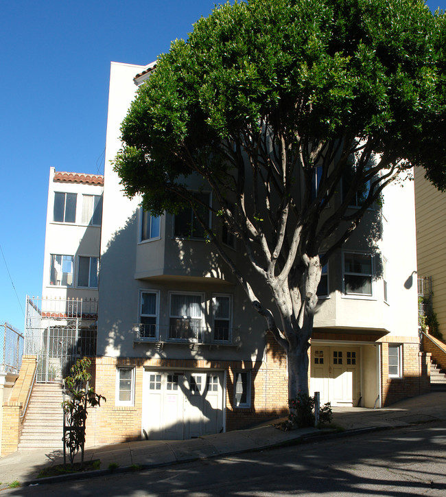 566-576 Lombard St in San Francisco, CA - Building Photo - Building Photo