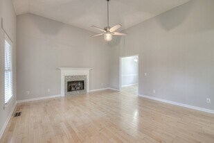 5020 Old Salem Rd, Unit A in Rockvale, TN - Building Photo