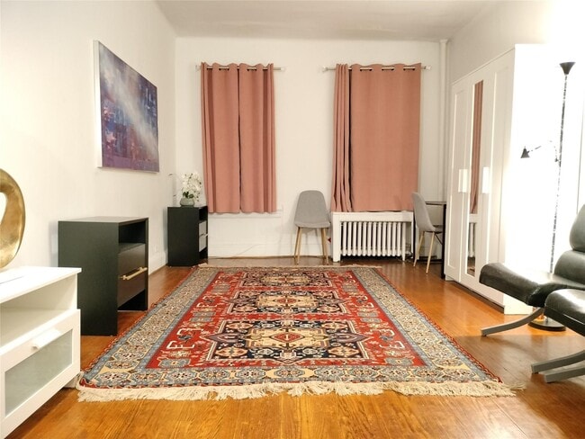 334 E 53rd St in New York, NY - Foto de edificio - Building Photo