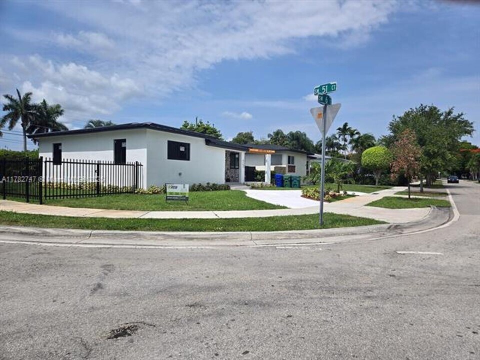 5152 SW 6th St in Coral Gables, FL - Building Photo