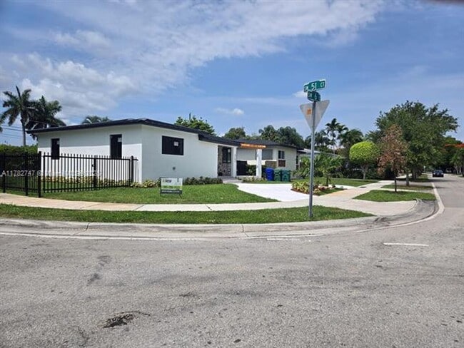 property at 5152 SW 6th St