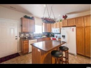 5237 W Cool Water Way in West Jordan, UT - Building Photo - Building Photo